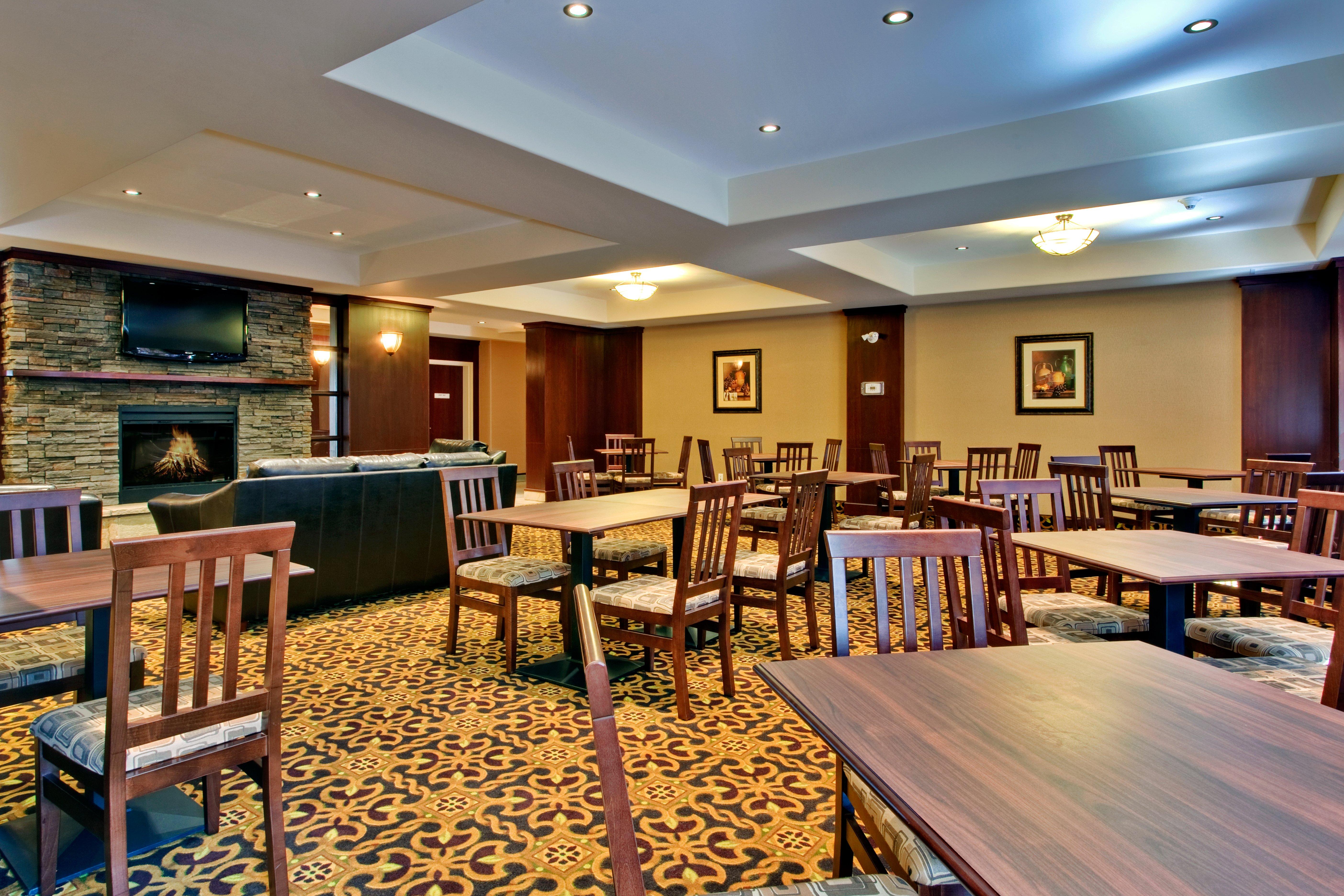 Holiday Inn Express & Suites Whitecourt By Ihg Exterior foto
