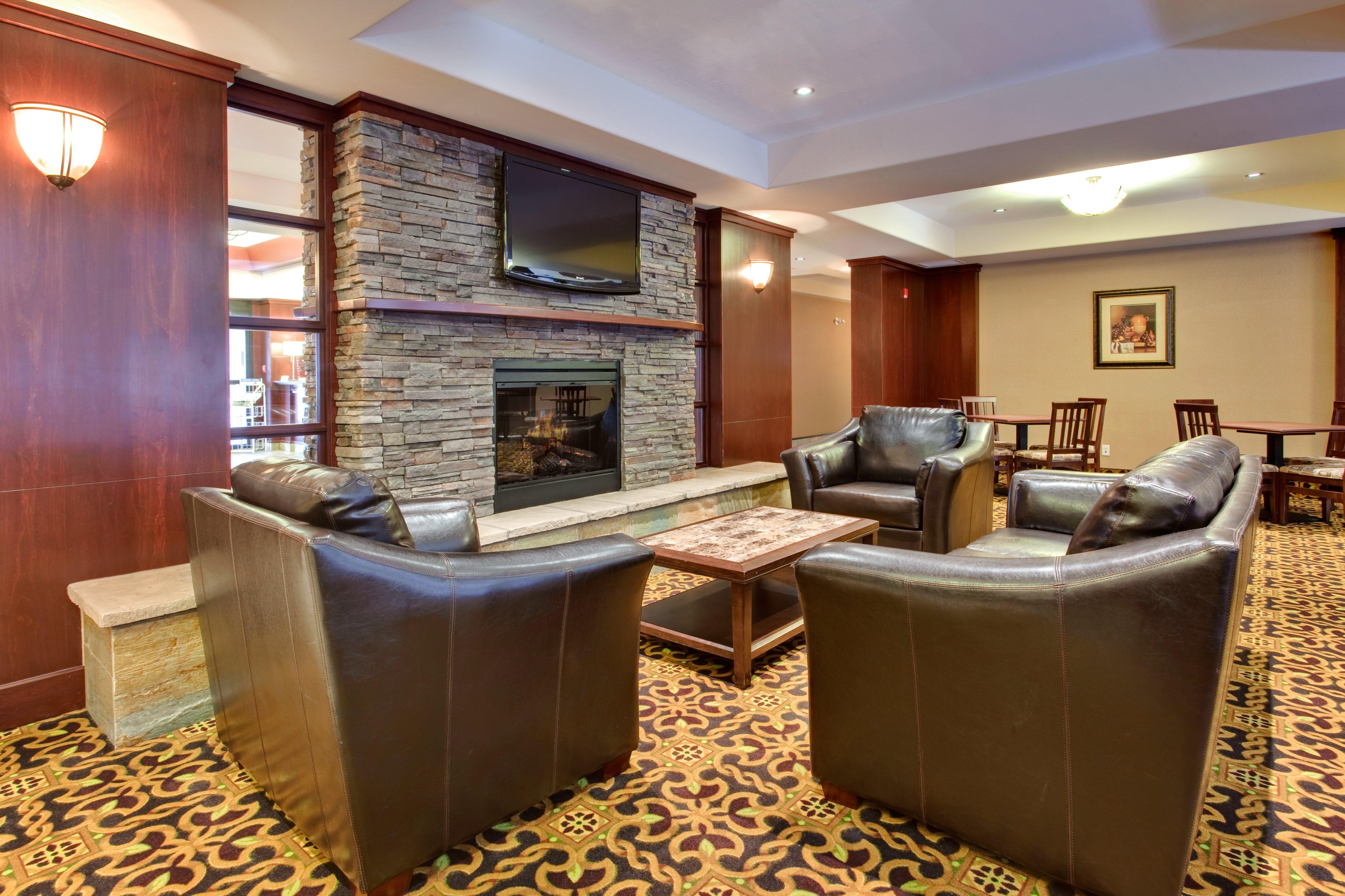 Holiday Inn Express & Suites Whitecourt By Ihg Exterior foto
