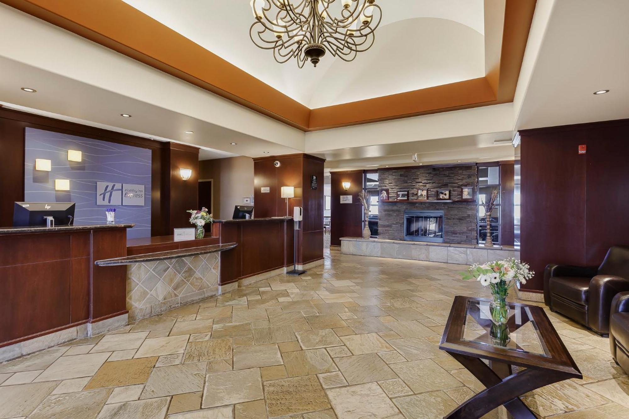 Holiday Inn Express & Suites Whitecourt By Ihg Exterior foto